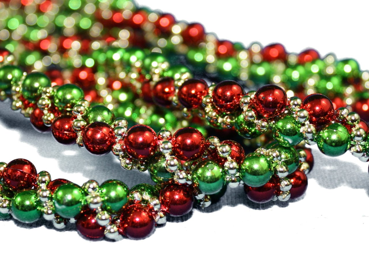 Red, Green and Gold Bead Twisted Garland