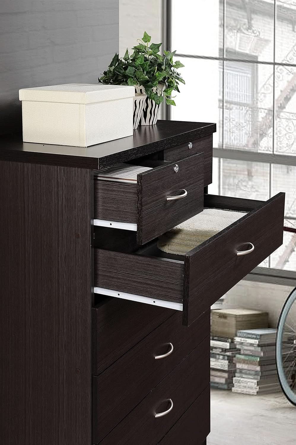 7 Drawer Wood Dresser For Bedroom 31.5 Inch Wide With Top Drawer Locks Chocolate
