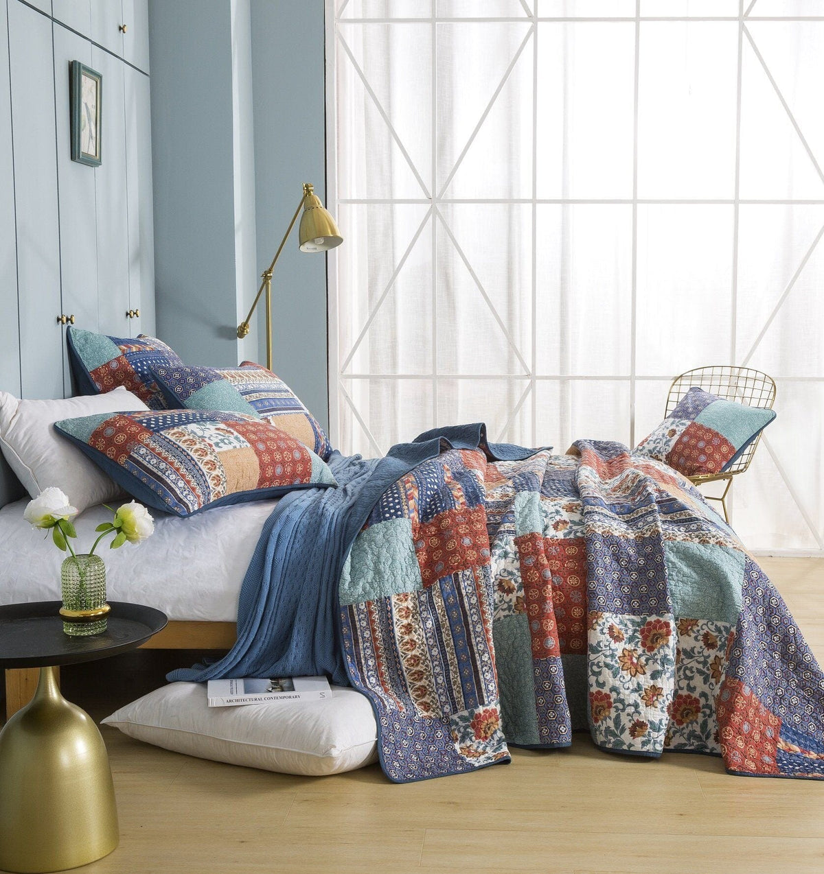 DaDa Bedding Bohemian Vibes Mediterranean Blue Floral Patchwork Quilted Bedspread Set (JHW878)