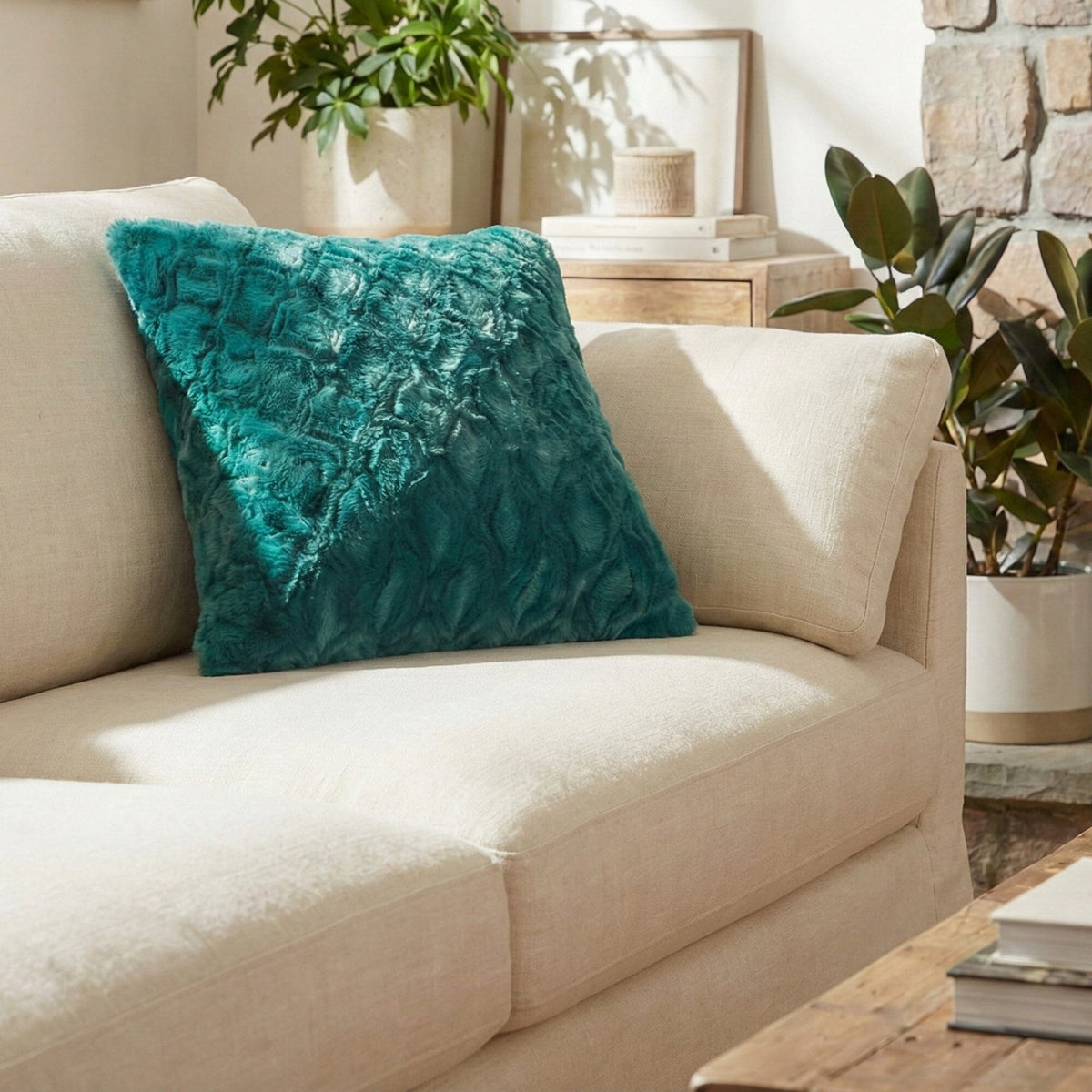DaDa Bedding Jewel Tones Emerald Green Blue Luxury Faux Fur Throw Pillow Cover (171805)
