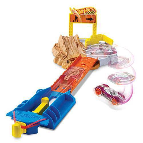 Hot Wheels Construction Mayhem Playset with Vehicle – Fun for Kids 4+