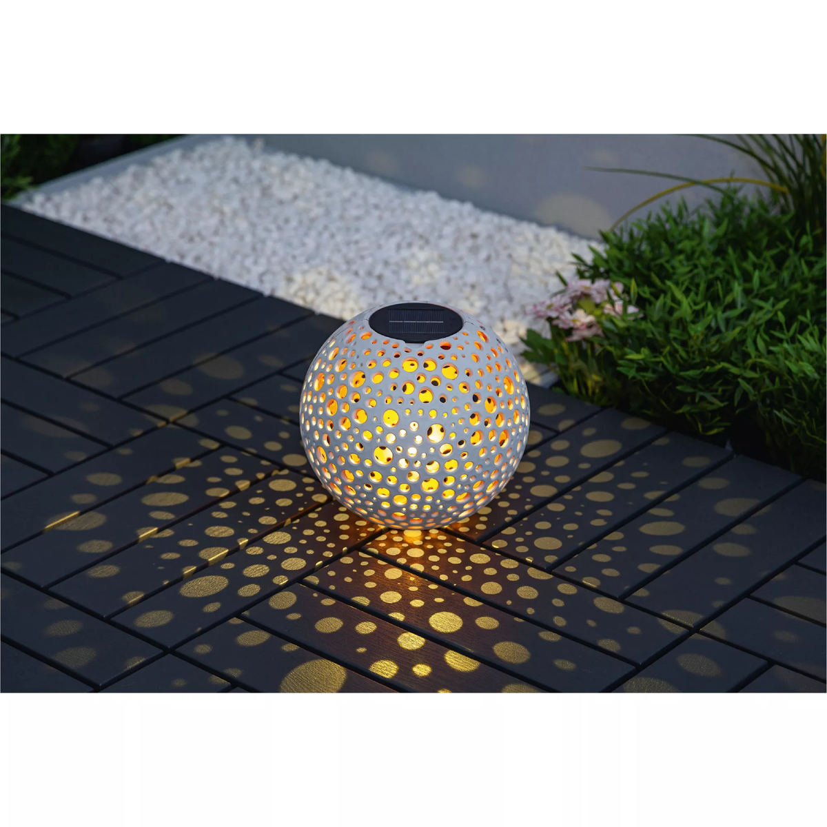 The Alabaster White Solar Garden Sphere