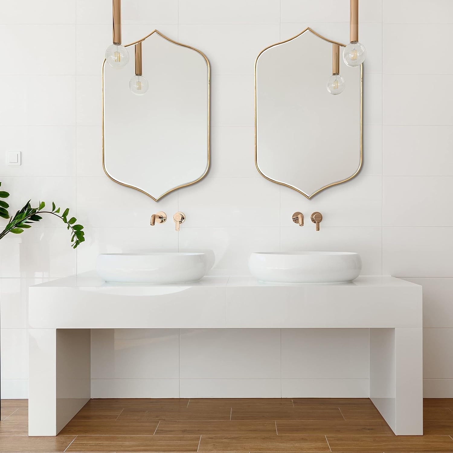 Tyla Wall Mirror 20x32 Inches Gold Finish Contemporary