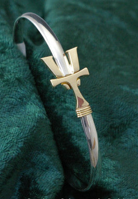 Vermont Hook Bracelet with Gold 'VT' - 4mm Band - 6 Inch