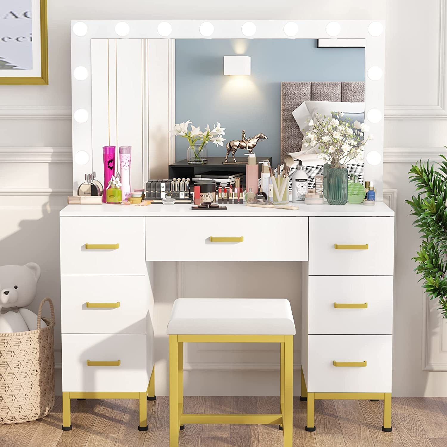 White Vanity Desk Set With Lighted Mirror For Bedroom