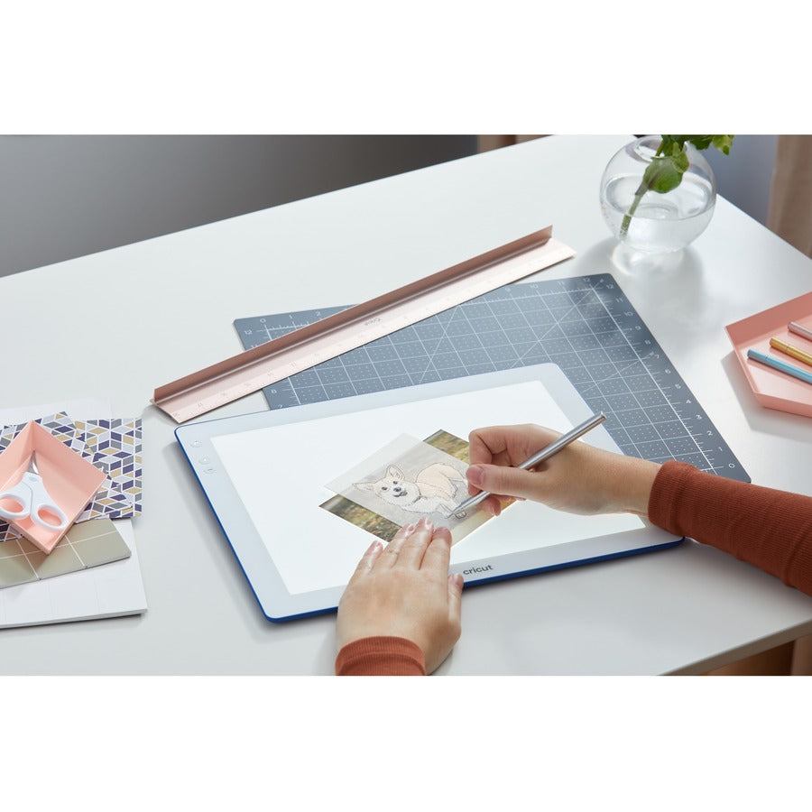cricut BrightPad Go Light Tablet - 9" x 11.50" - LED