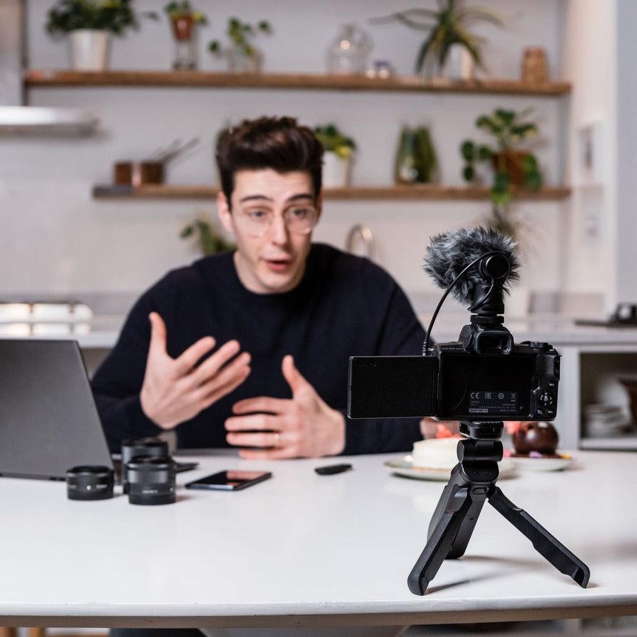 Canon Eos M50 Mark Ii + Ef-M 15-45Mm & E Milc 24.1 Mp Cmos 6000 X 4000 Pixels Black